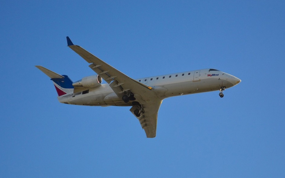 CRJ-100