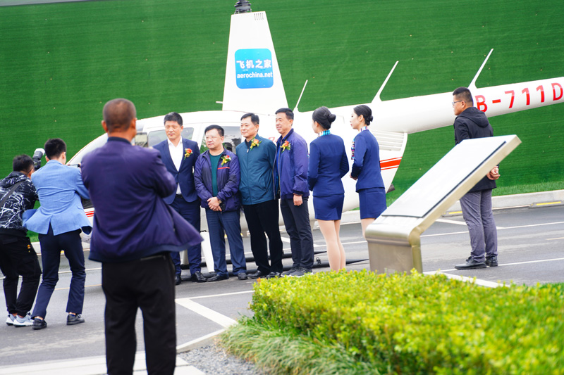 山东济南一地产租400万直升机空中看泉城