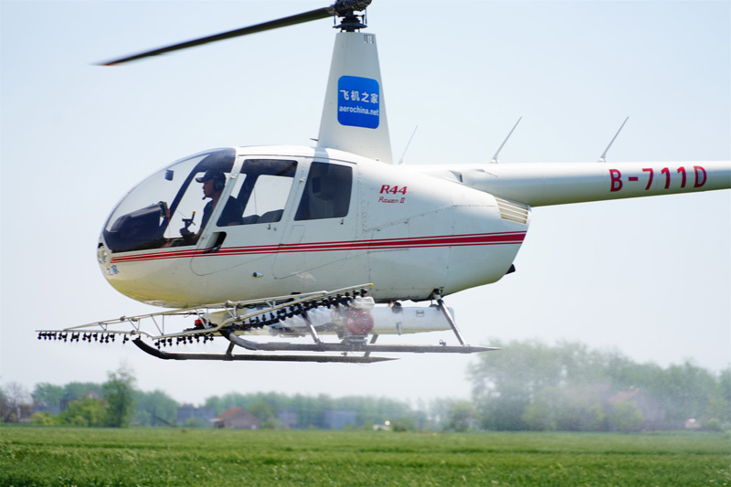  两架价值400万直升机应急飞防20万亩小麦赤霉病