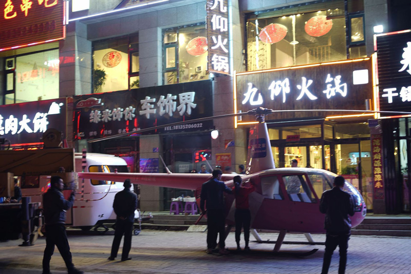 山西大同火锅店老板独具慧眼借助直升机宣传