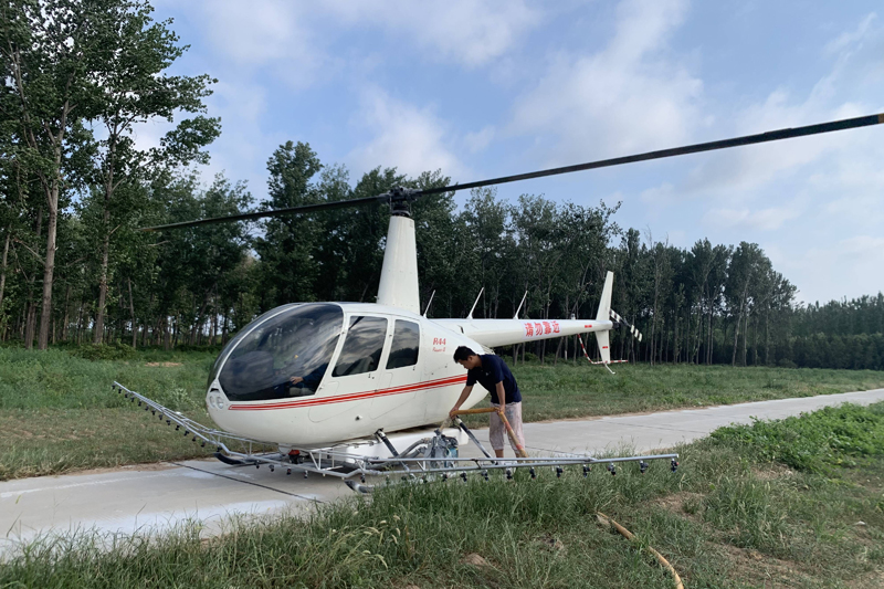 一架价值400万的直升机执行河南商丘林业飞防